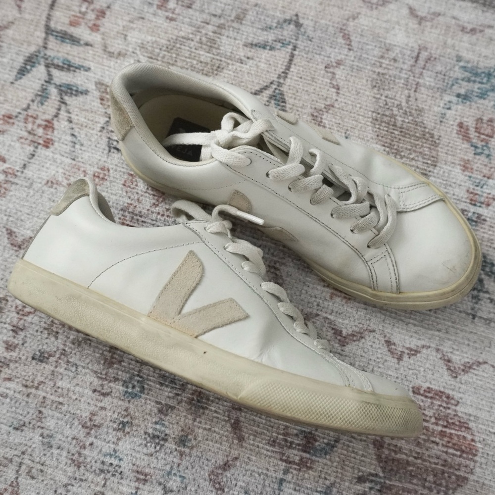 Veja Esplar Low Top Sneakers